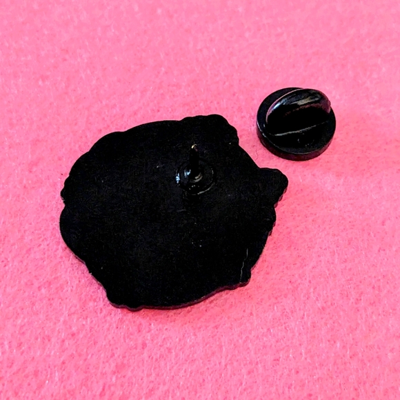 Earth Kitty Pin - Cat Planet - Picture 2 of 3